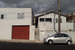 VENDO EXCELENTE CASA E PONTO COMERCIAL NO PARQUE PINHEIROS