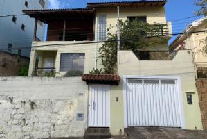 VENDO EXCELENTE CASA NO BAIRRO SÃO BENEDITO EM POÇOS DE CALDAS