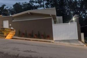 VENDO EXCELENTE CASA DE ALTO PADRÃO NO JARDIM NOVO MUNDO