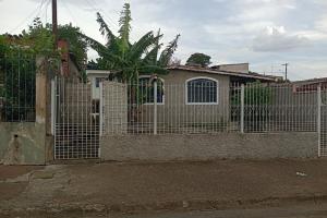 VENDO CASA PARA RENDA COM EXCELENTE LOCALIZAÇÃO NA COHAB