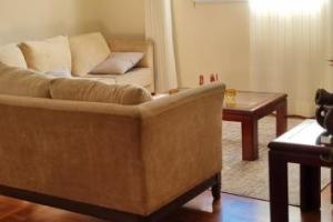 VENDO EXCELENTE APARTAMENTO NO CENTRO DE POÇOS DE CALDAS